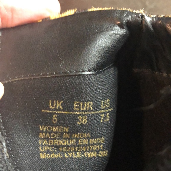 Find women’s cheetah print faux calf hair Lyle 1W4002 stack heeled bootie Sz 7.5 - Picture 8 of 9